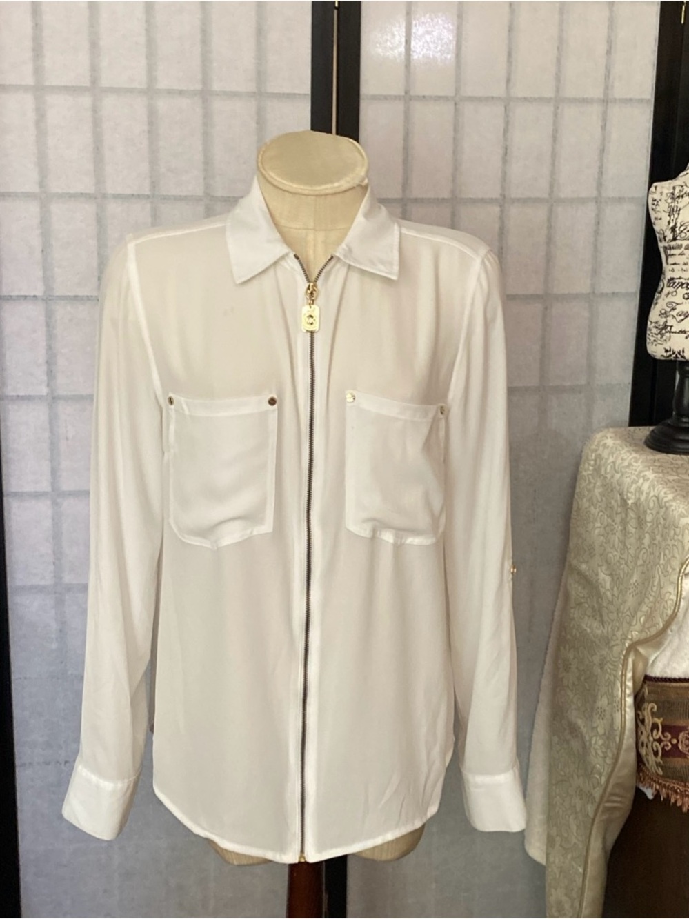 Michael Kors M Wht Zip Blouse Logoed Zipper Pull Sheer Poly Roll-tab Sleeve Top